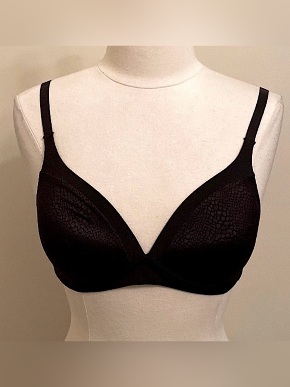 Warners Blissful Benefits Black SZ 36B Sleek Clean Minimalist Wire Free Lift Bra